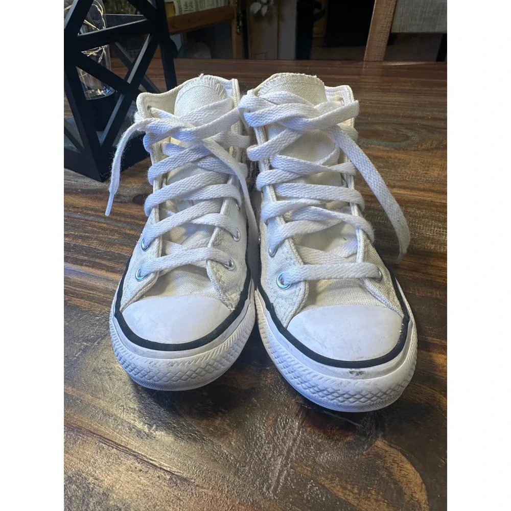 Converse Chuck Taylor All Star High Top White Butterfly Embroidered Toddler‎ 12